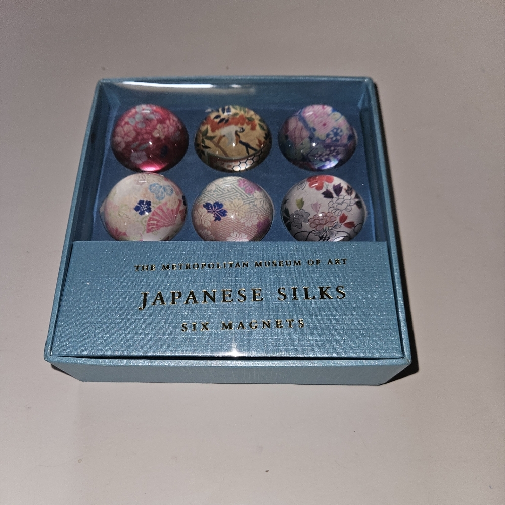 Metropolitan Museum of Art Japanese Silks set of six dome magnets NIB